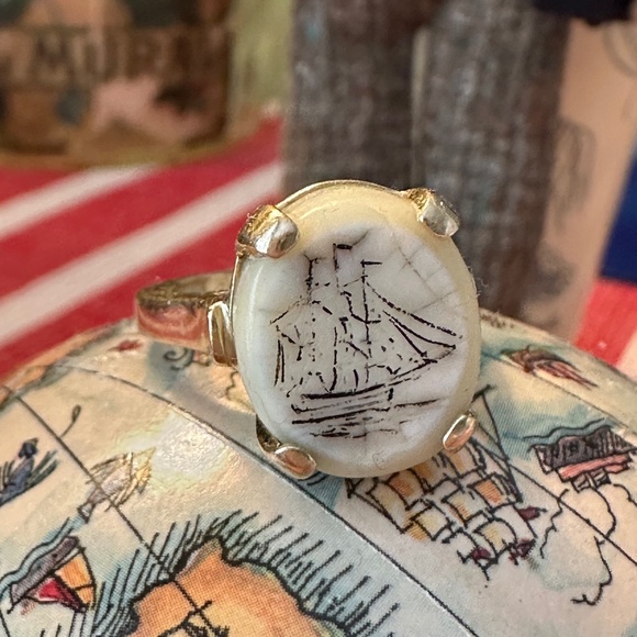 Antique Baby Beluga Whale Scrimshaw Tooth Ring WMS SZ 7 - Picture 6 of 16